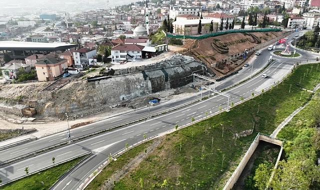 Dilovası'na dekoratif yapay şelale