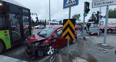 Gebze Anibal kavşağında iki otomobil çarpıştı!