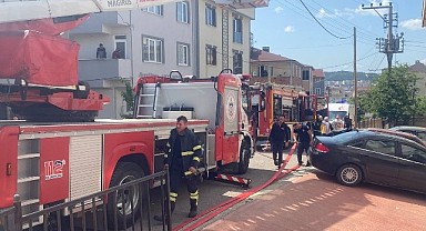 Gebze'de çatı katında yangın çıktı!