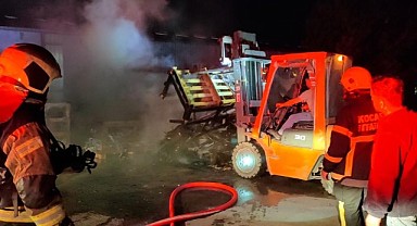 Gebze'de duş kabini üreten fabrikada yangın çıktı!