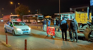Gebze'de kanalizayon suyundan çöken yol panik yaşattı!