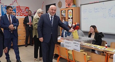 Hasan Bitmez, sandık başına gitti