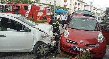 İki otomobilin çarpıştığı kazada 4 kişi yaralandı