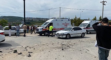İzmit'te 3 araç çarpıştı, 3 kişi yola savruldu!