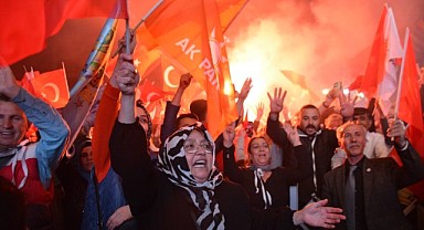 Kocaeli'de coşkulu seçim kutlaması