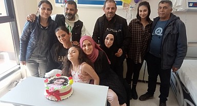 Kocaeli'de tedavisi süren depremzede Sıla'ya doğum günü sürprizi