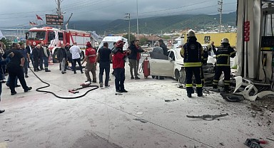 Körfez'de otomobil benzin istasyonuna daldı!
