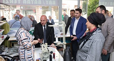 Muzaffer Bıyık, kapı kapı gezmeye devam ediyor
