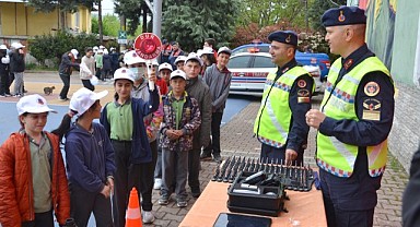 Öğrencilere uygulamalı trafik eğitimi verildi