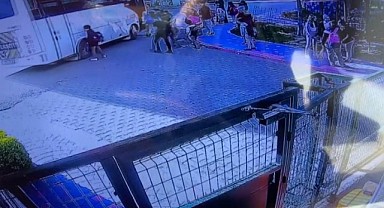 Okula gidecekleri servisin altında kaldılar