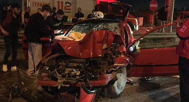 Otomobil tıra arkadan çarptı: 4 yaralı!
