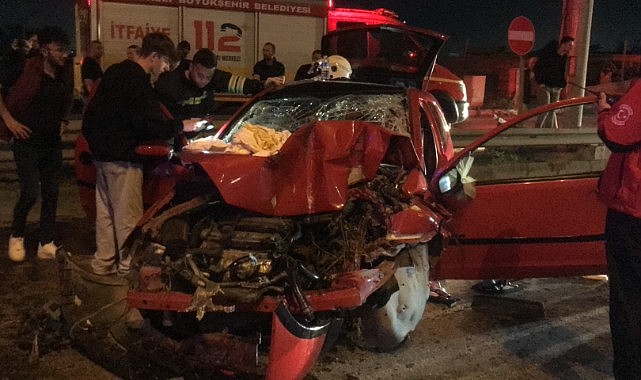 Otomobil tıra arkadan çarptı: 4 yaralı!