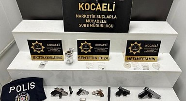 Uyuşturucu ticaretçisinin evinde polis yeleği ve kelepçe bulundu