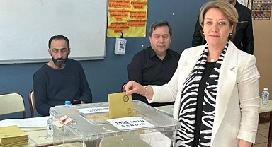 Yasemin Özdemir Gebze’de oy kullandı!