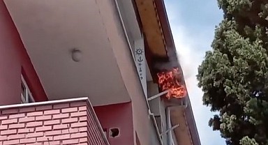 4 katlı binanın çatısında yangın çıktı!