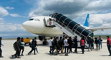 49 kaçak göçmen sınır dışı edildi