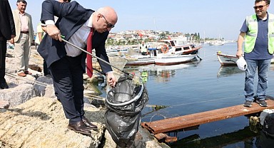 Başkan Bıyık, öğrencilerle denizi temizledi!