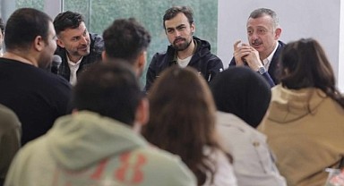 Büyükakın, üniversiteli gençlerle buluştu