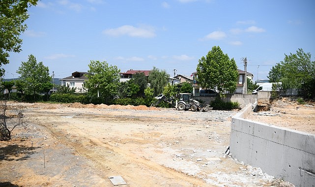 Çayırovalı sporseverlere 10 yeni halı saha