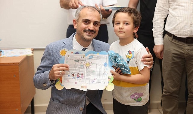 Çiftçi, miniklerin karne heyecanına ortak oldu!