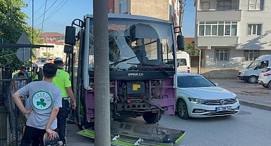 Gebze'de halk otobüsü elektrik direğine çarptı!
