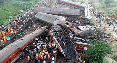 Hindistan’da tren kazası: 260 ölü, 650’den fazla yaralı!