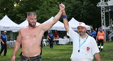 Hünkar Çayırı Güreşleri'nin Başpehlivanı Nedim Gürel oldu!
