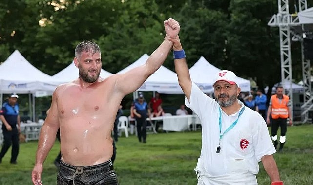 Hünkar Çayırı Güreşleri'nin Başpehlivanı Nedim Gürel oldu!