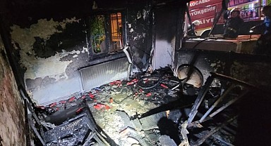 İtfaiye ekipleri yangını söndürmek için alevlerin arasına daldı!