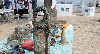 İzmit Körfezi'nden 5 ton hayalet ağ çıkarıldı