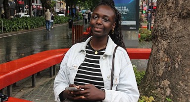İzmitli Zehra'yı görenler Afrikalı zannediyor