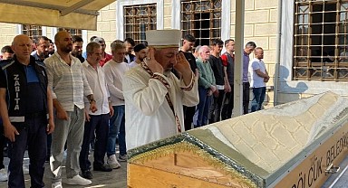 Kalbinden bıçaklanarak öldürülen genç son yolculuğuna uğurlandı!