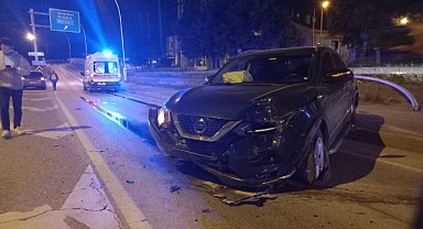 Körfez'de iki otomobil çarpıştı: 4 yaralı!