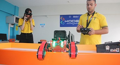Lise öğrencileri kurtarma ekipleri için özel robot geliştirdi