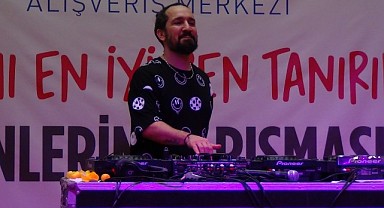 Sanatçı Doğukan Manço sevenleriyle buluştu