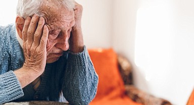 Severek yediğiniz bu besinler Alzheimer'a neden olabilir!