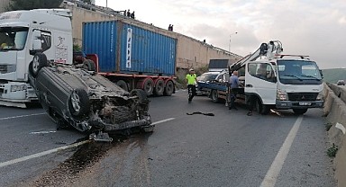 Takla atan otomobil karşı şeride geçti!