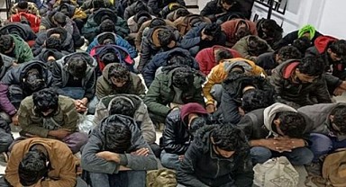Tır dorsesinde 54 düzensiz göçmen yakalandı!