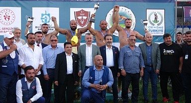 Yağlı Güreşler'de başpehlivan Orhan Okulu oldu