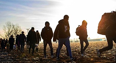 Yakalanan 187 kaçak göçmen sınır dışı edildi: 21 gözaltı!