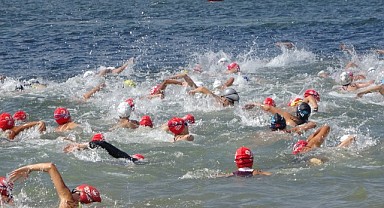 11 ilden 600 sporcu, İzmit Körfezi'nde nefes kesti