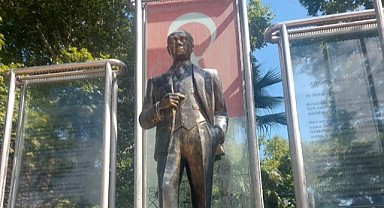 Atatürk heykeline zarar vermişlerdi, bakıma alınıyor