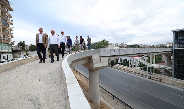 Başkan Büyükakın, Darıca'da yapılan üst geçitleri inceledi!