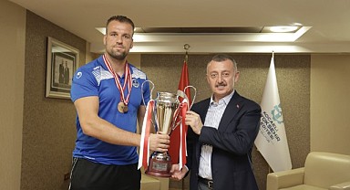 Başkan Büyükakın pehlivanları ağırladı