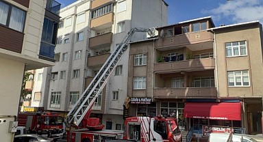 Çatıda çıkan yangını söndürmeye çalışan usta yaralandı