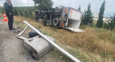 Gebze'de devrilen kamyonun sürücüsü yaralandı!