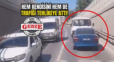Gebze'de minibüs, geri geri giderek otomobili çekti!