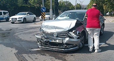 Kırmızı ışıkta kaza: 2 yaralı!