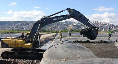 Körfezin dip çamuru depolama alanına gönderiliyor