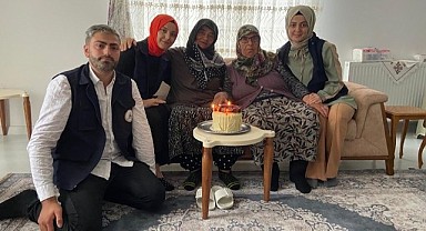 Pambuk nine 79 yaşında ilk doğum gününü kutladı